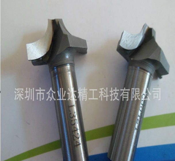 Kakšna sta vrtilna hitrost in podajalna hitrost varilnega rezkarja？