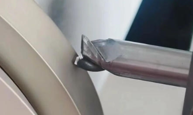 Ste rezkalnik uporabili neposredno iz škatle? Kako to, da se je odkrušilo v samo pol ure?